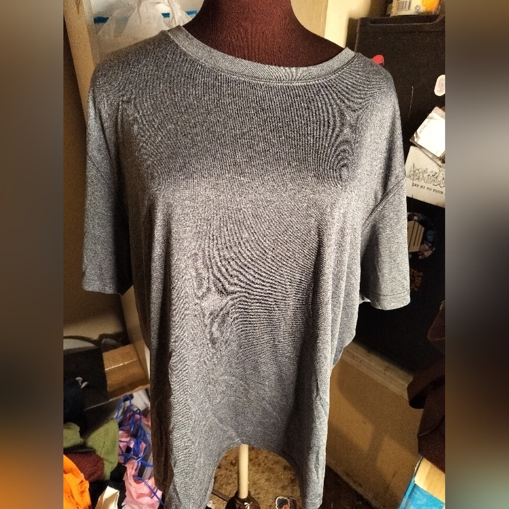 EUC Vintage Reebok Classic Silver Workout Tee
